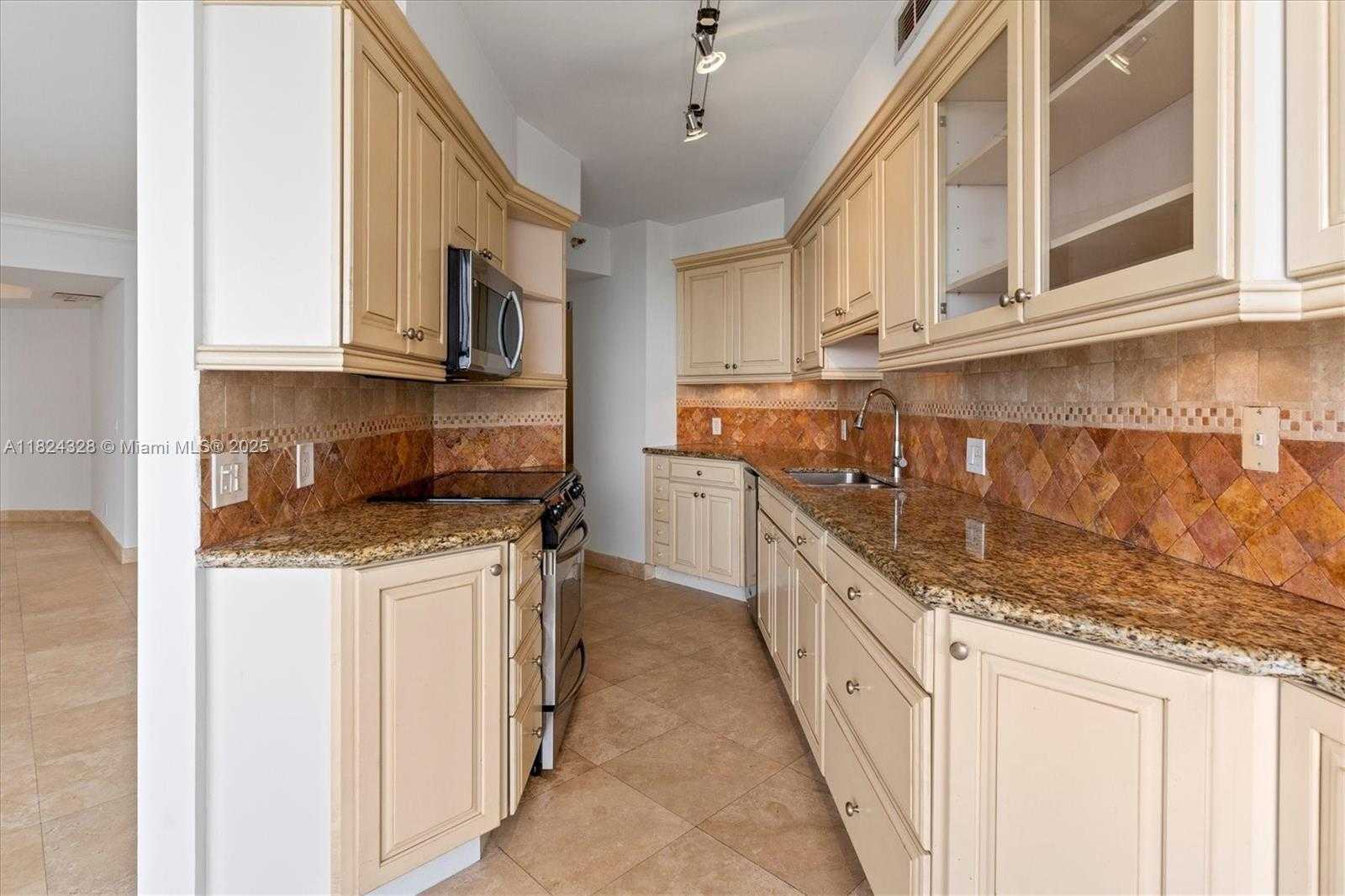 Small Image of 3610 YACHT CLUB DR #1116, Aventura Number 14