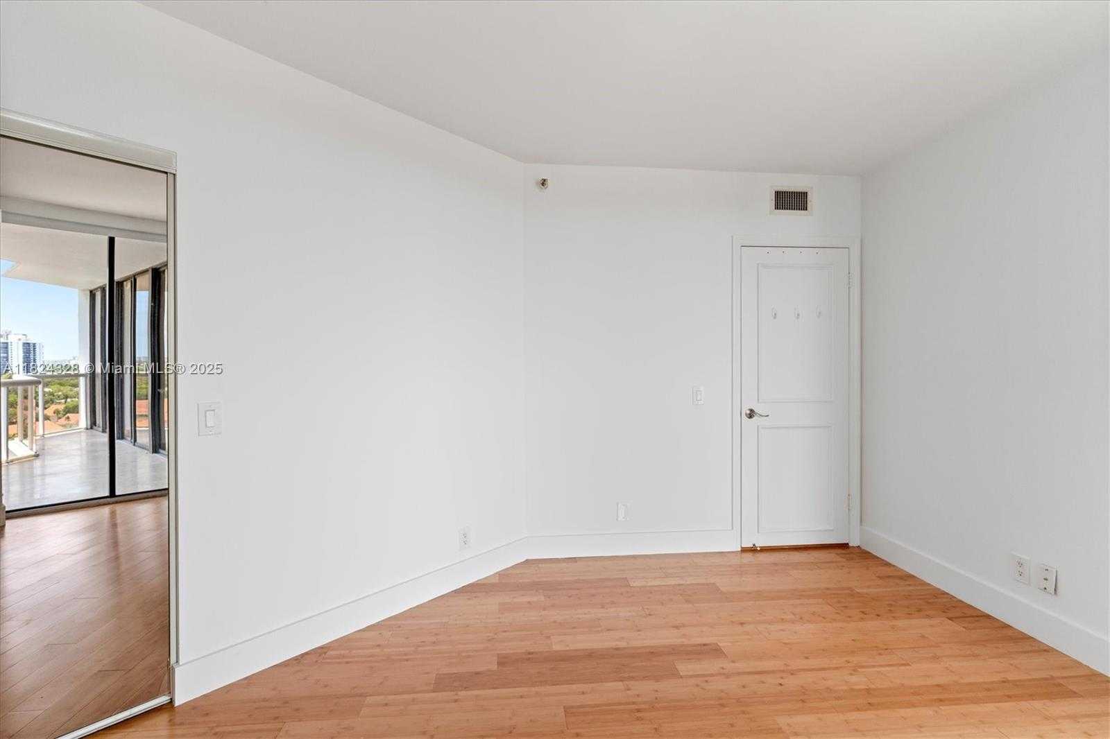 Small Image of 3610 YACHT CLUB DR #1116, Aventura Number 31