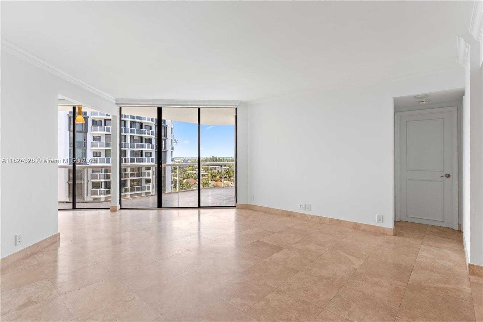 Small Image of 3610 YACHT CLUB DR #1116, Aventura Number 5