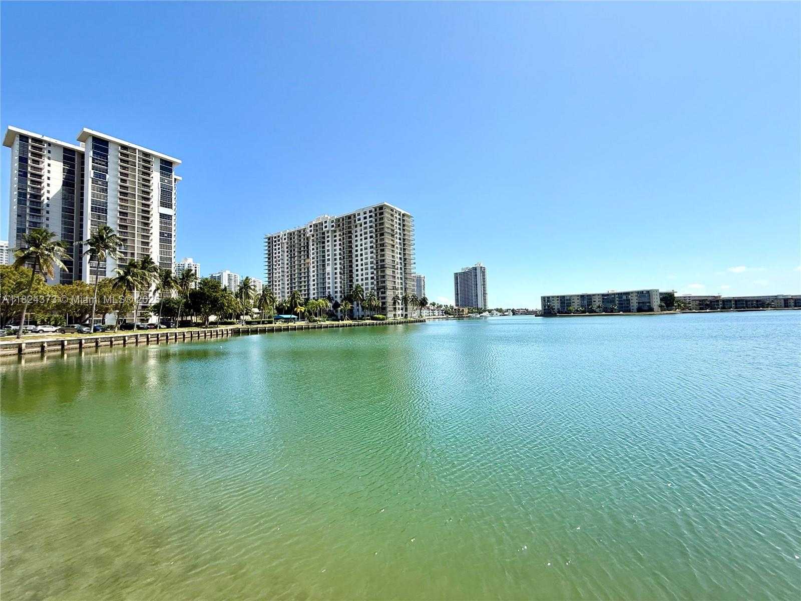 Small Image of 2851 NORTH EAST 183RD ST #1706E, Aventura Number 4