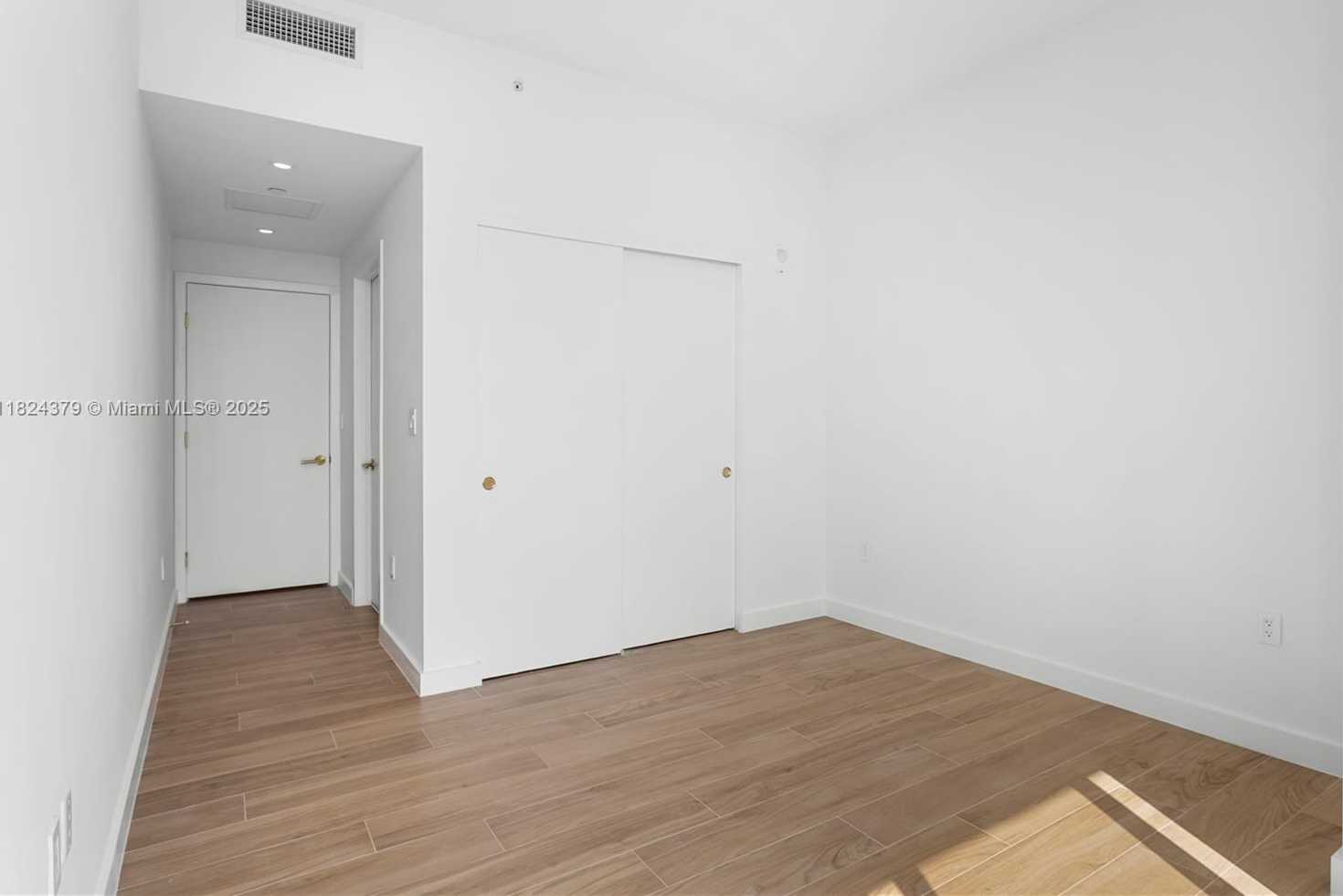 Small Image of 2678 TIGERTAIL AVE #1707, Miami Number 12