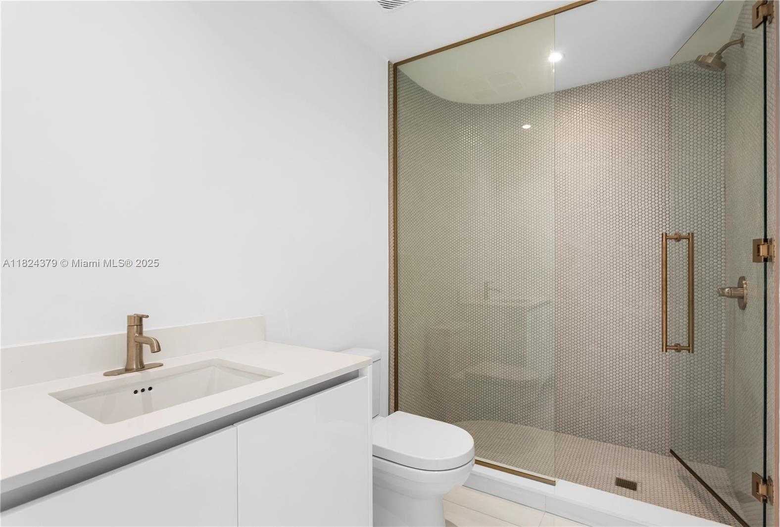 Small Image of 2678 TIGERTAIL AVE #1707, Miami Number 13