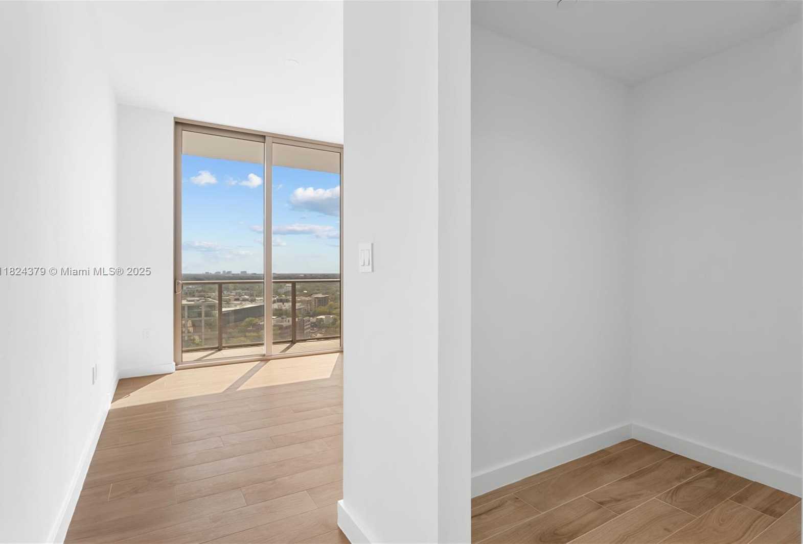 Small Image of 2678 TIGERTAIL AVE #1707, Miami Number 14
