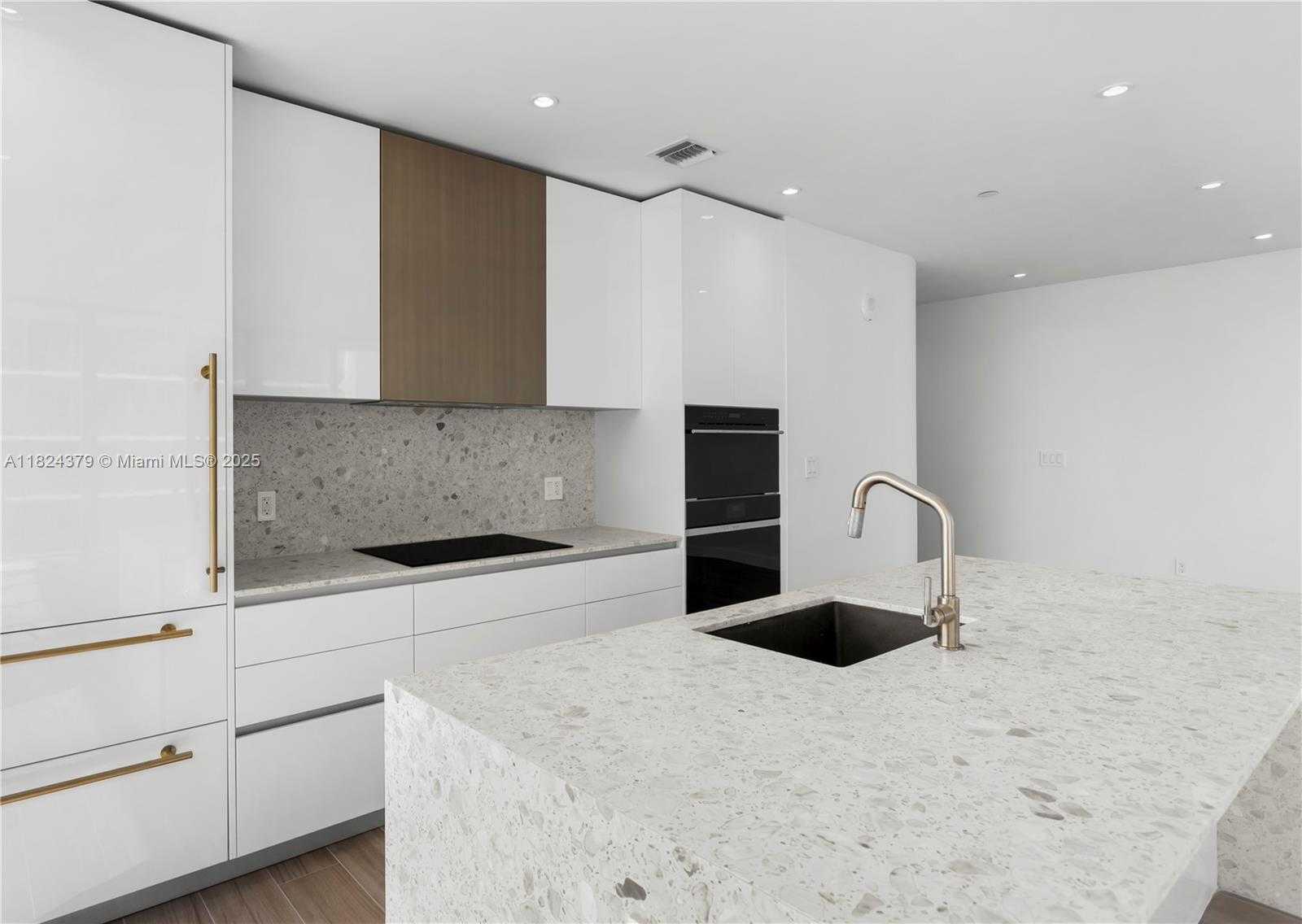 Small Image of 2678 TIGERTAIL AVE #1707, Miami Number 2