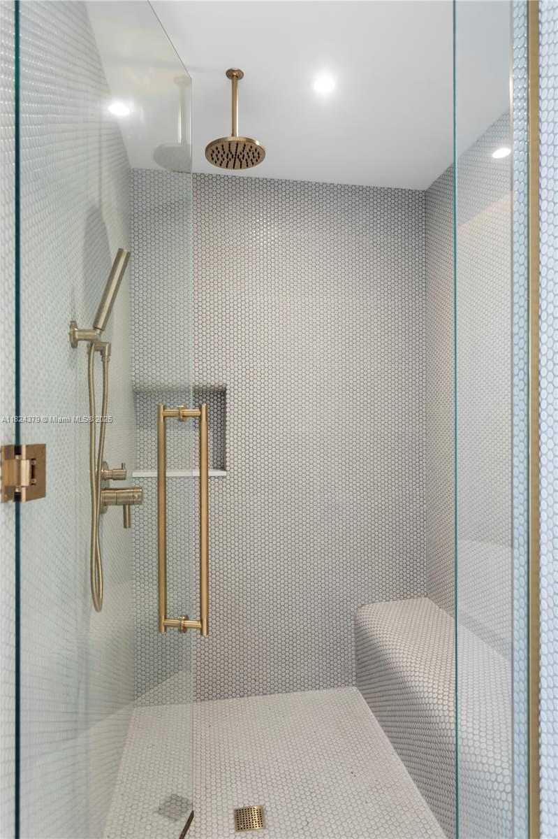 Small Image of 2678 TIGERTAIL AVE #1707, Miami Number 8