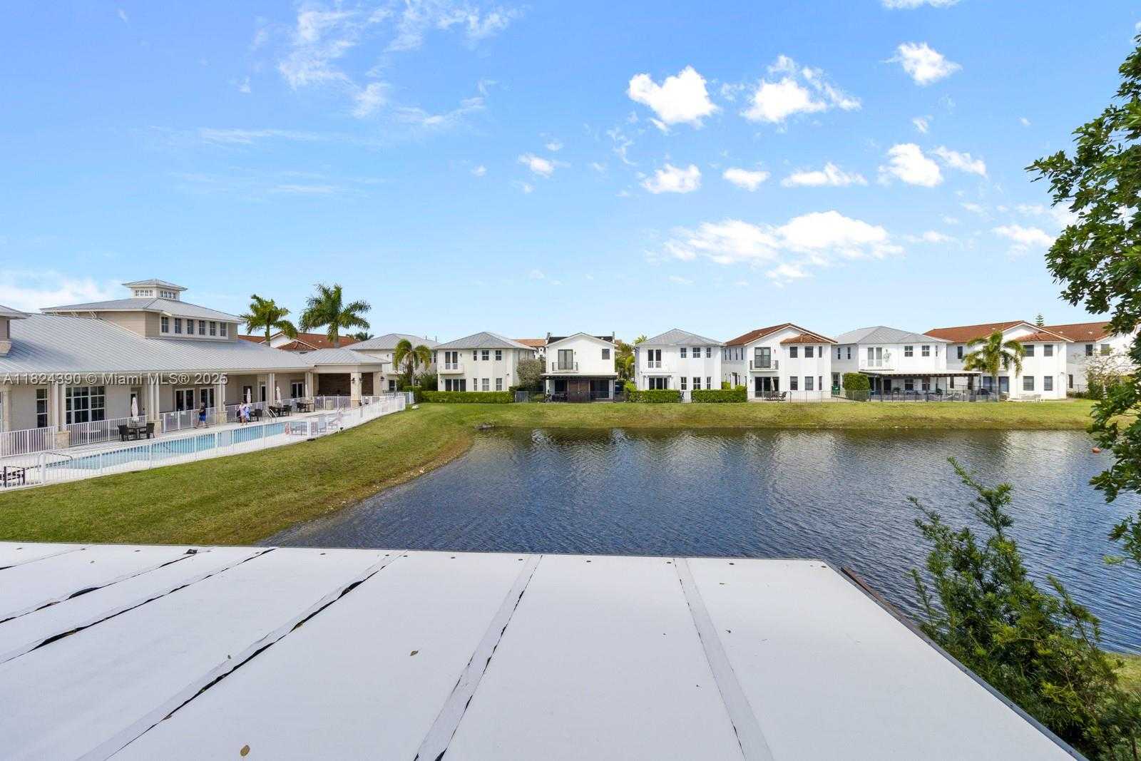 Small Image of 10545 NORTH WEST 69TH TER #10545, Doral Number 27