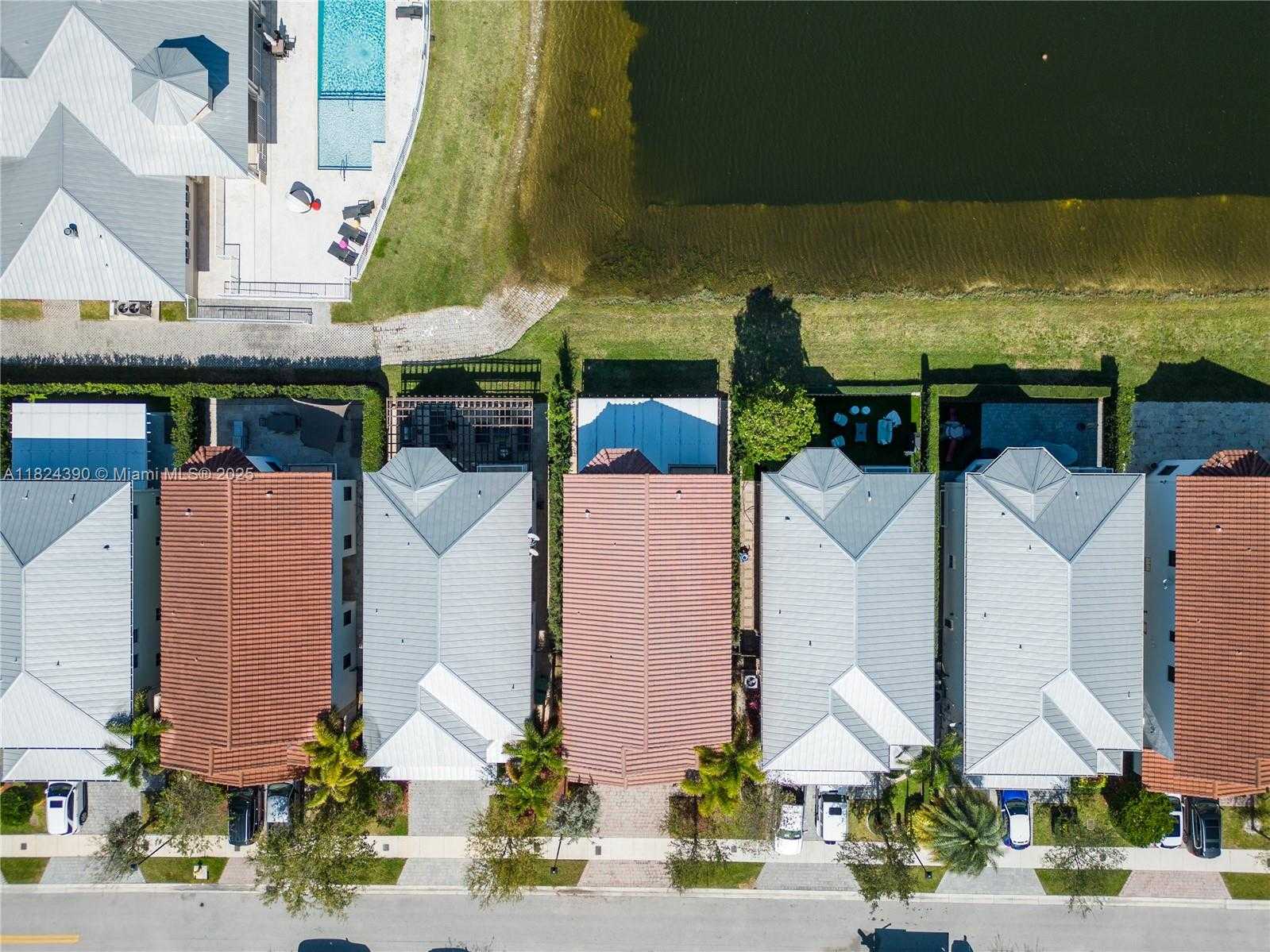 Small Image of 10545 NORTH WEST 69TH TER #10545, Doral Number 34