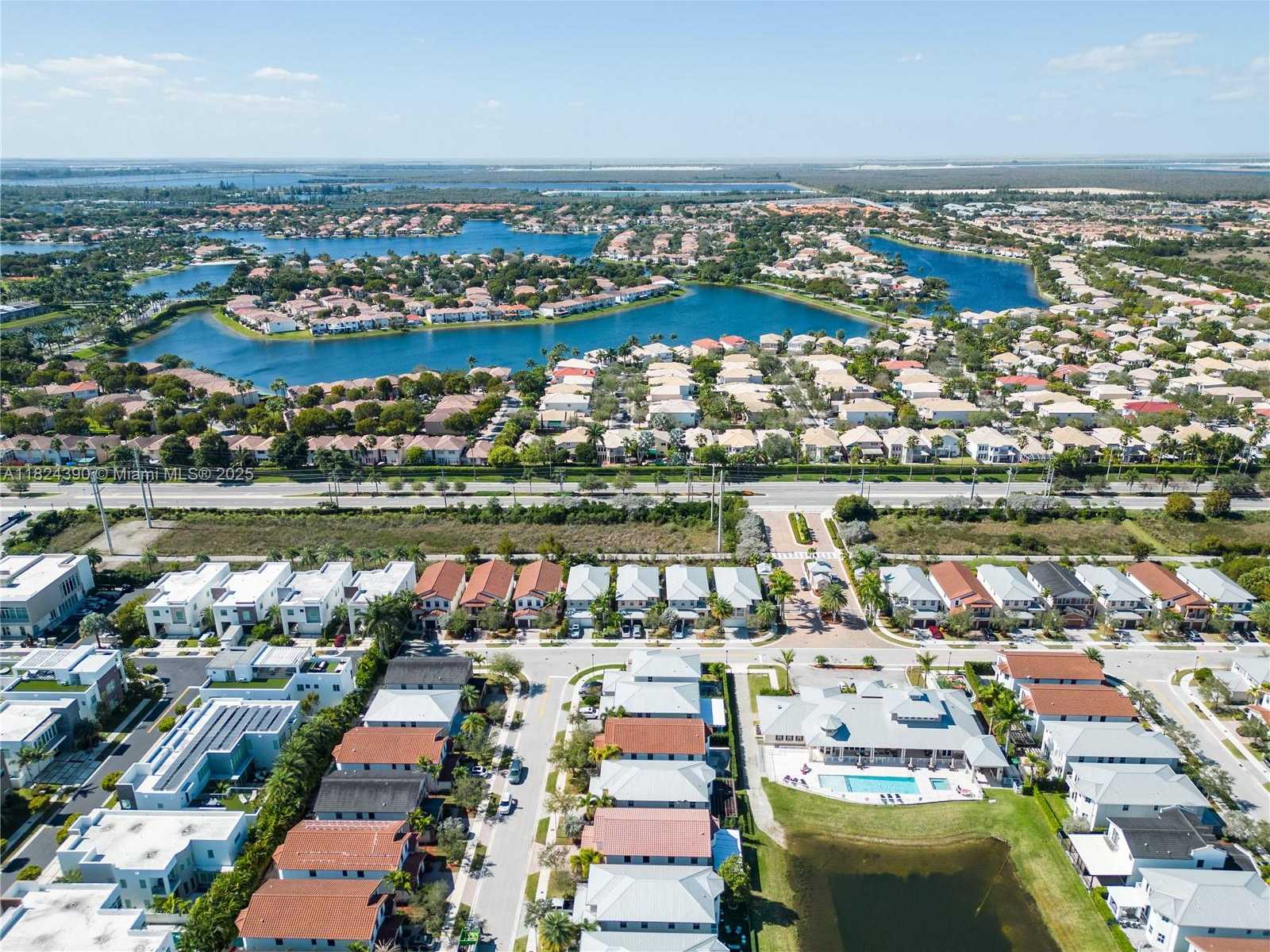 Small Image of 10545 NORTH WEST 69TH TER #10545, Doral Number 35
