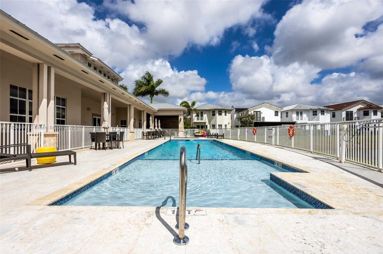 Small Image of 10545 NORTH WEST 69TH TER #10545, Doral Number 37