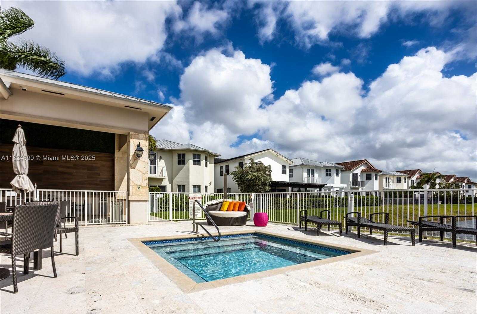 Small Image of 10545 NORTH WEST 69TH TER #10545, Doral Number 38