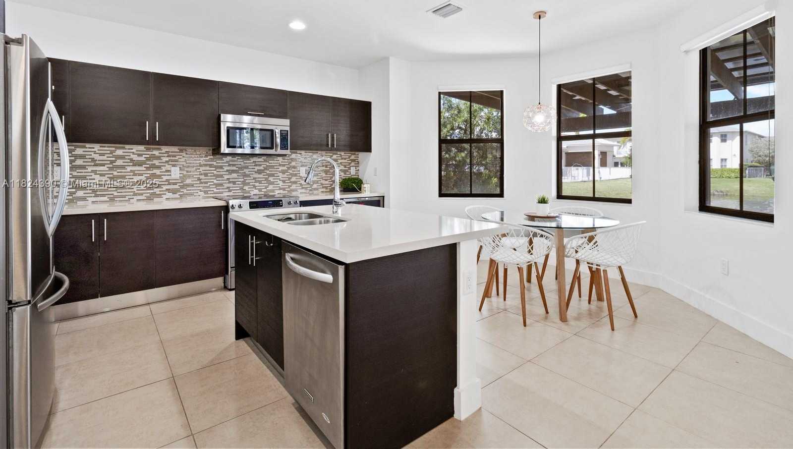 Small Image of 10545 NORTH WEST 69TH TER #10545, Doral Number 9