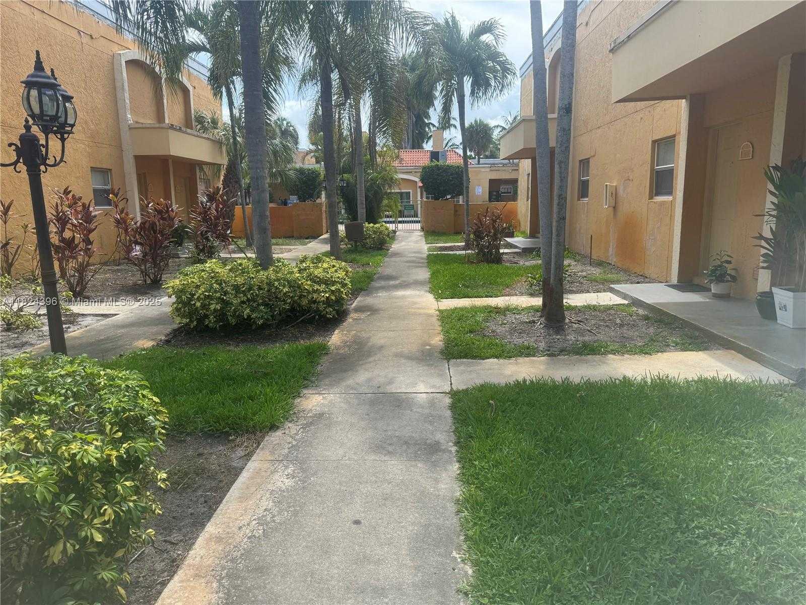 Small Image of 17901 NORTH WEST 68 #T208, Hialeah Number 4