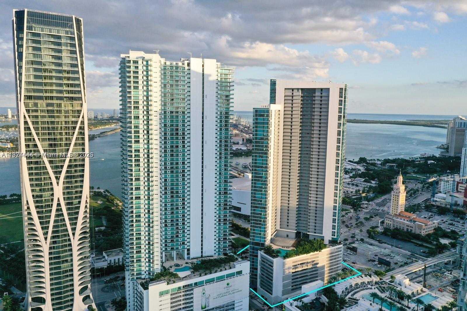 Small Image of 888 BISCAYNE BLVD #4007, Miami Number 17