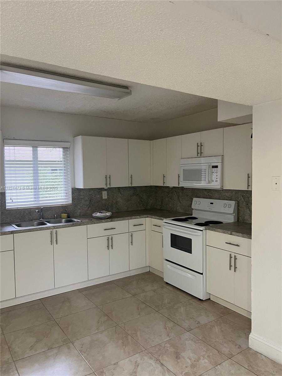 Small Image of Hialeah Number 2