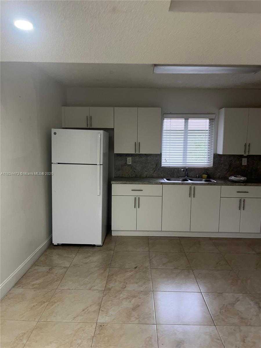 Small Image of Hialeah Number 3