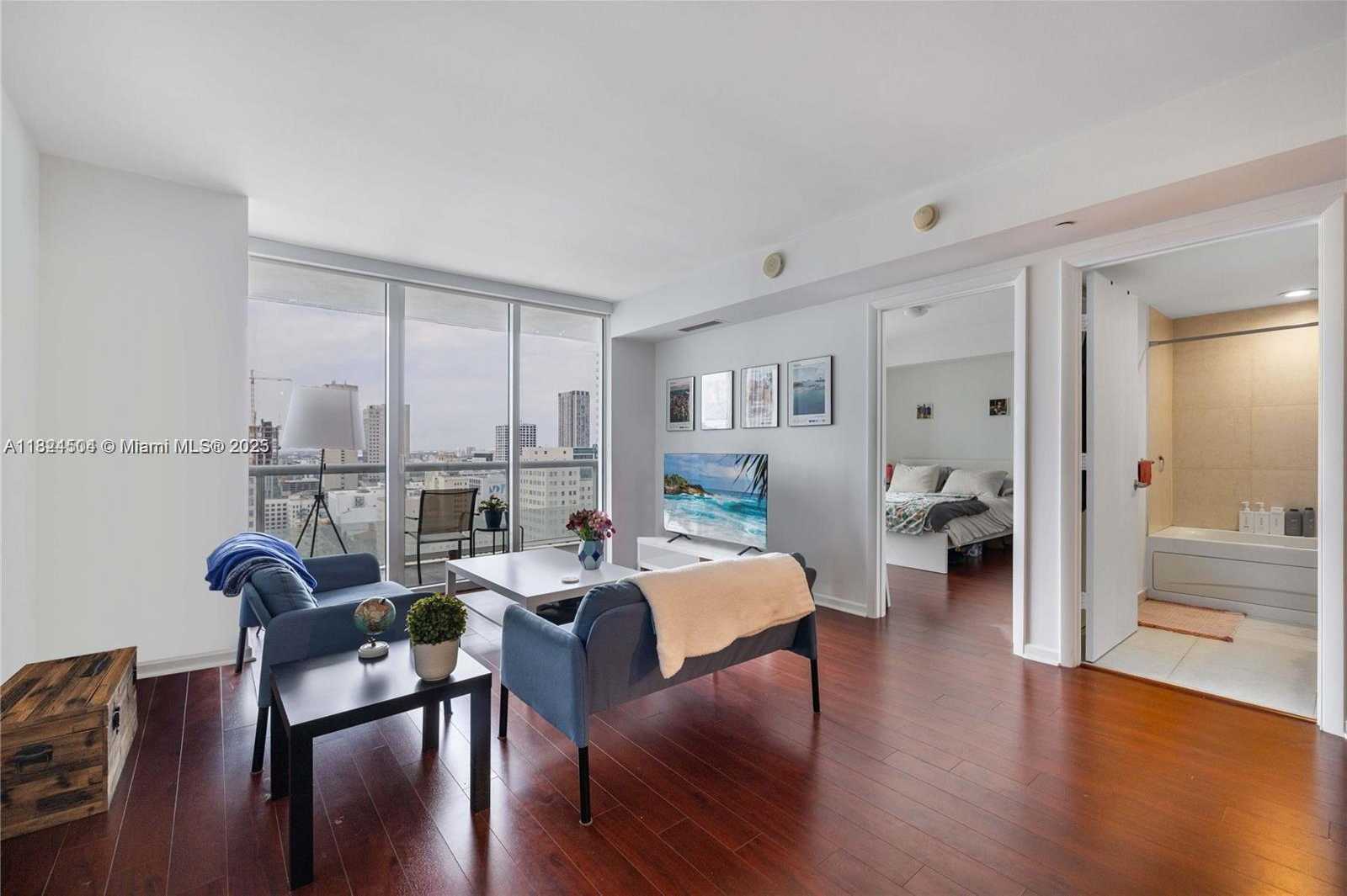 Small Image of 50 BISCAYNE BLVD #2407, Miami Number 2