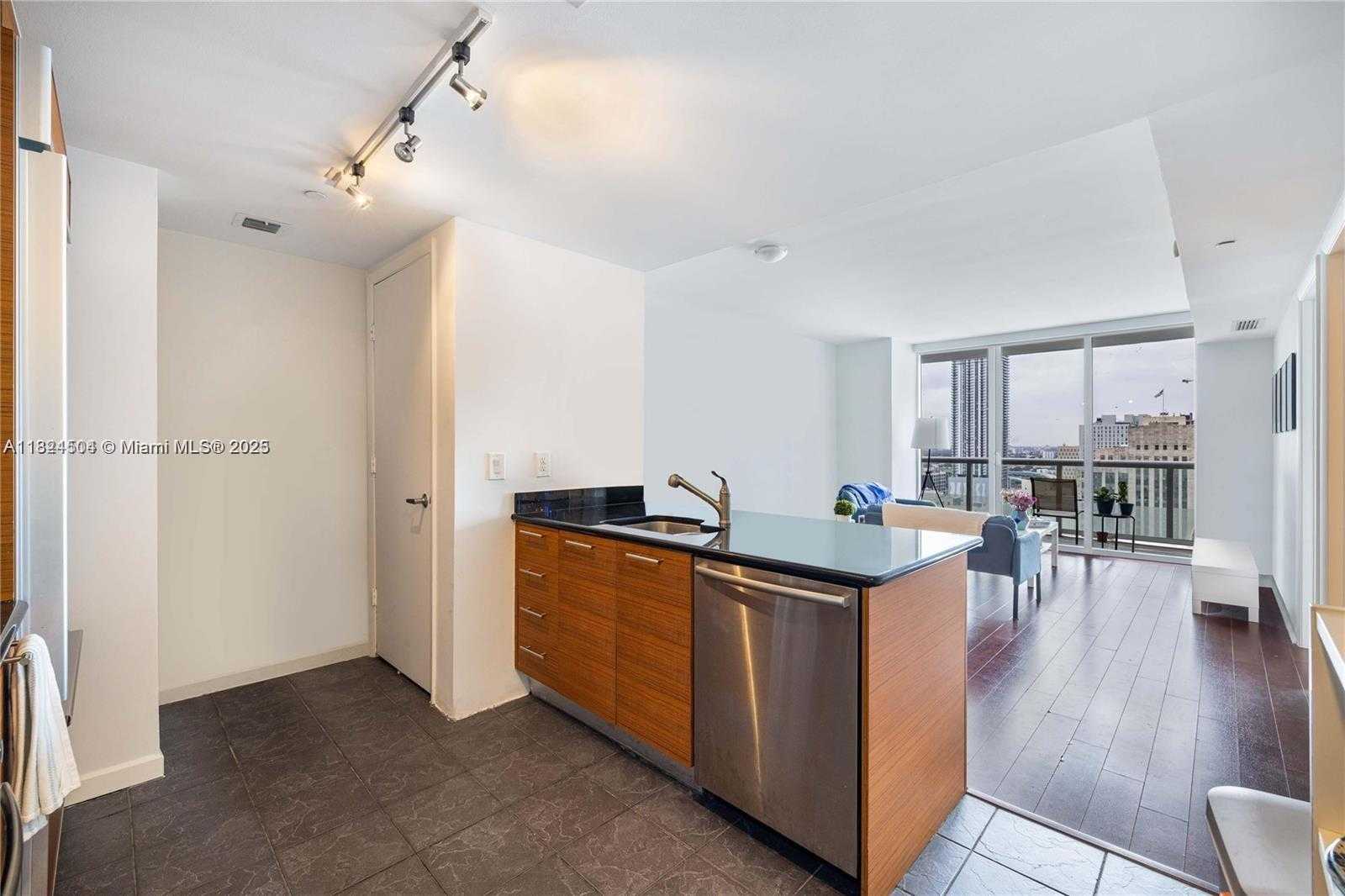 Small Image of 50 BISCAYNE BLVD #2407, Miami Number 3