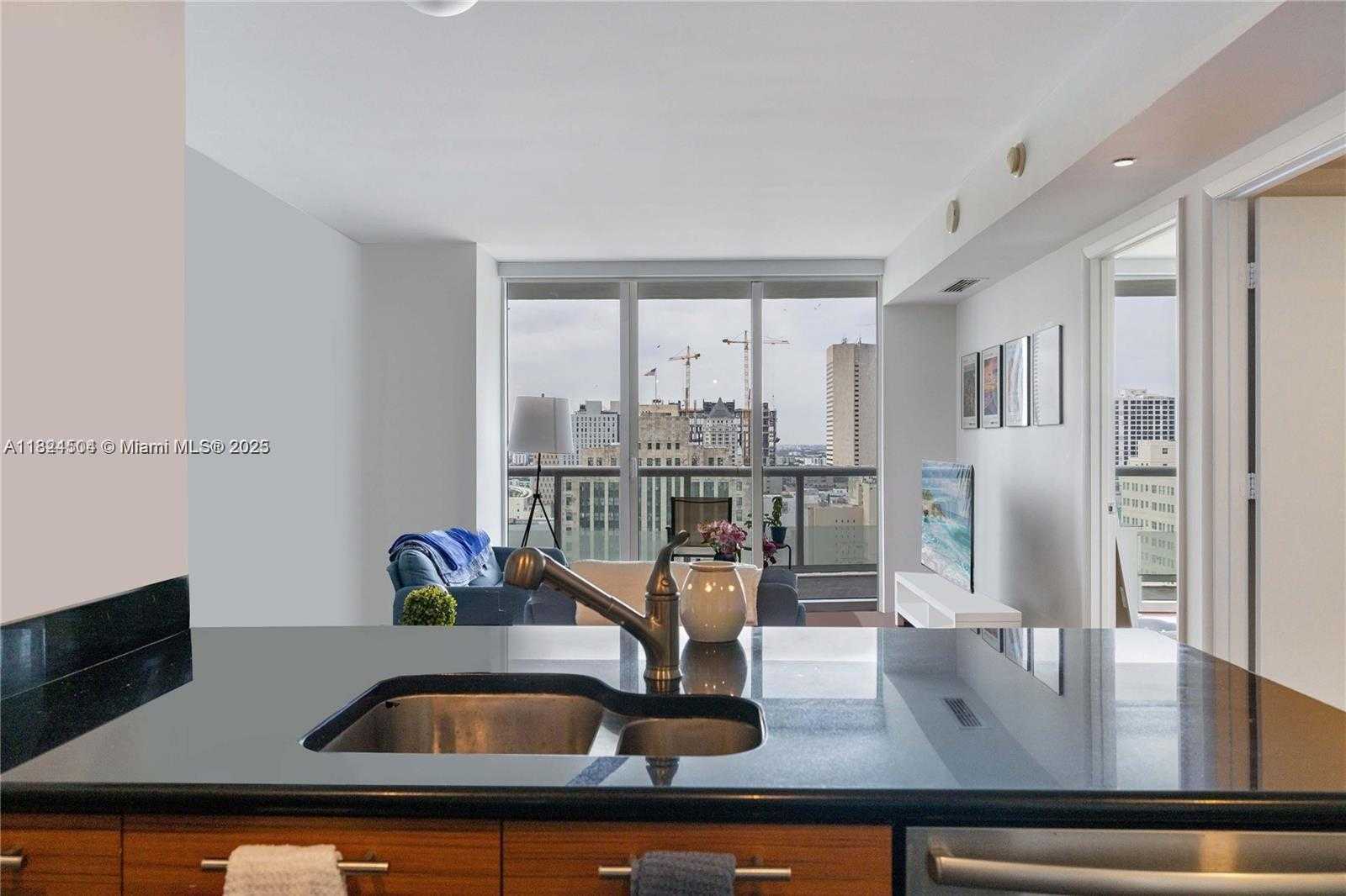 Small Image of 50 BISCAYNE BLVD #2407, Miami Number 4
