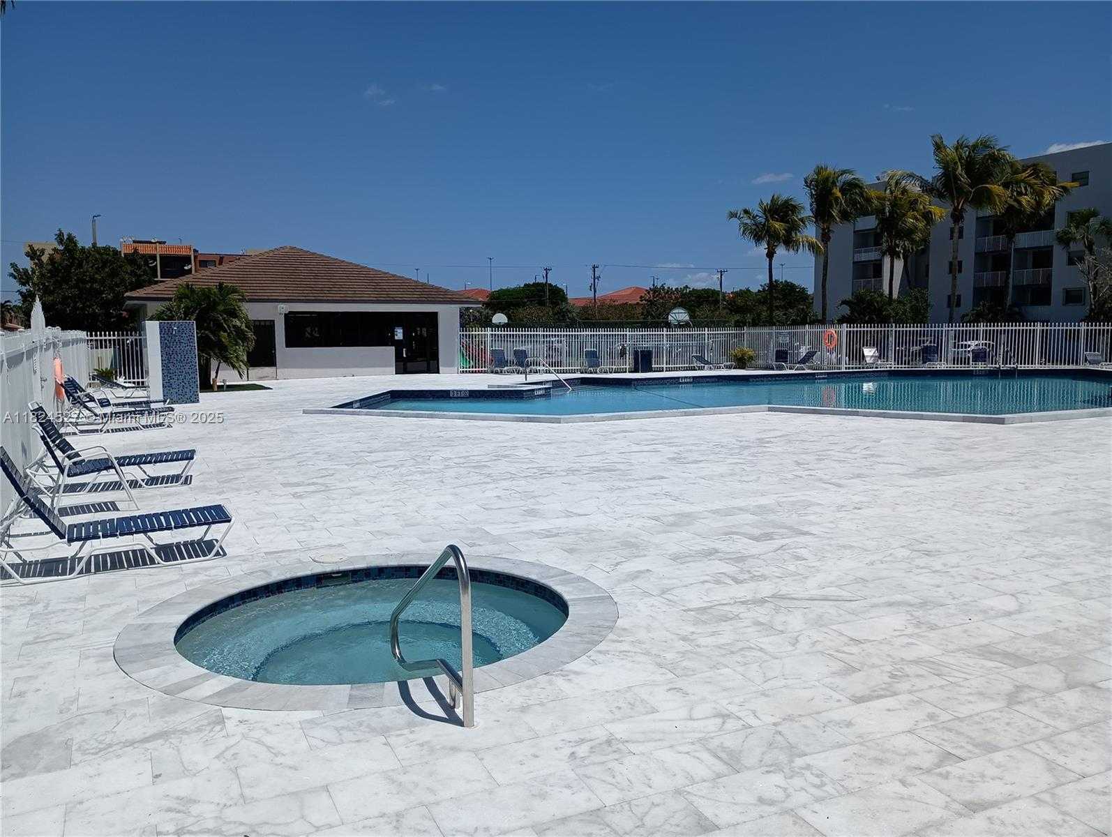 Small Image of Miami Number 12