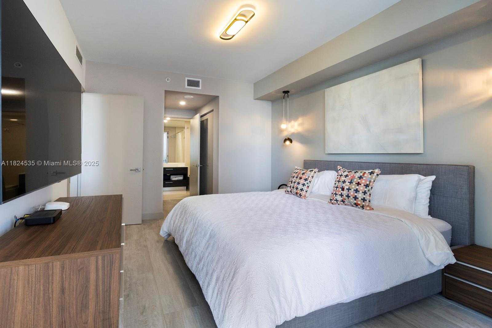 Small Image of 55 SOUTH WEST 9TH ST #3010, Miami Number 5
