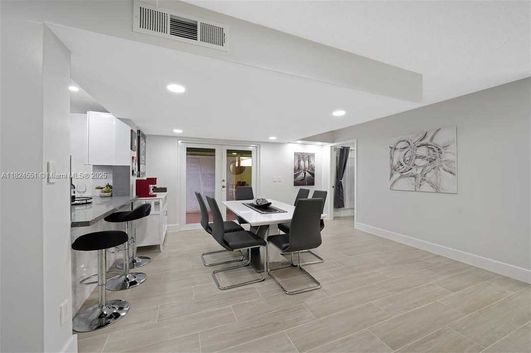 Small Image of 6863 SOUTH WEST 104TH CT, Miami Number 10