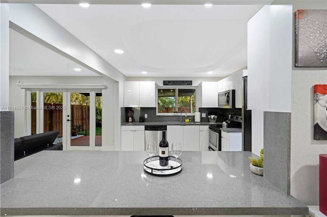 Small Image of 6863 SOUTH WEST 104TH CT, Miami Number 12