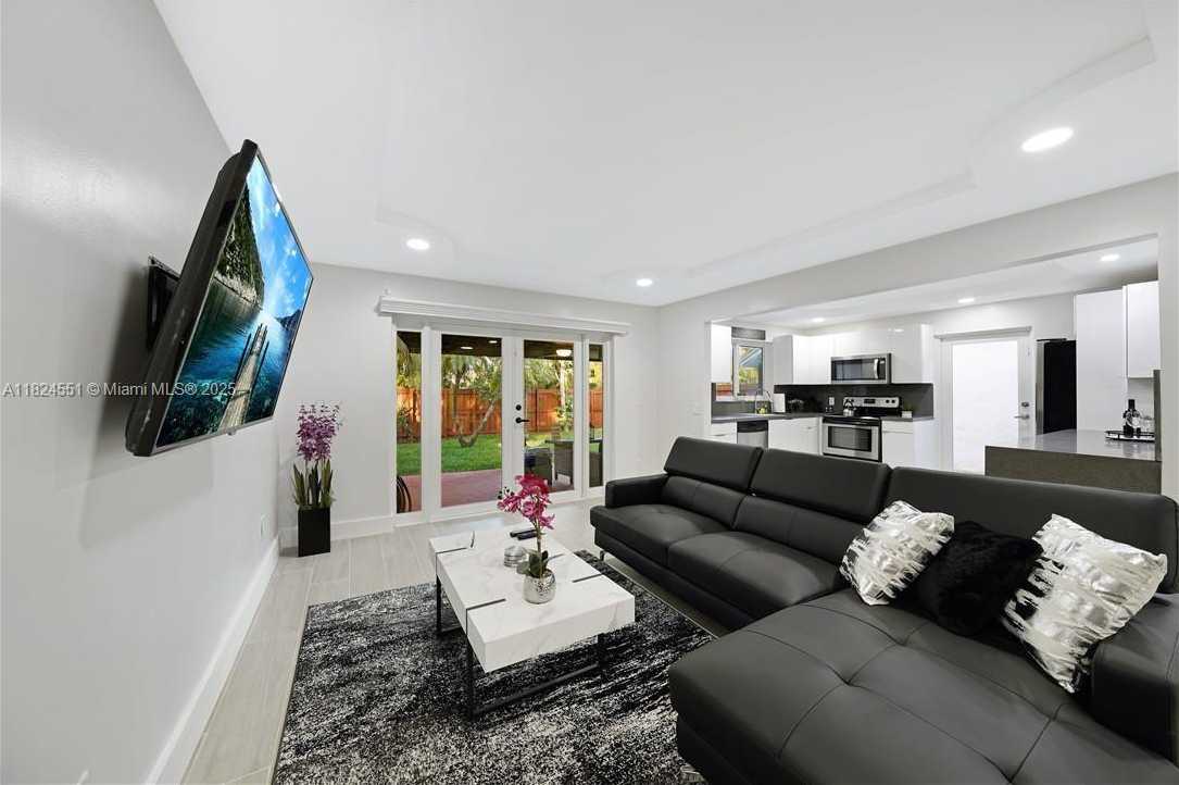 Small Image of 6863 SOUTH WEST 104TH CT, Miami Number 13