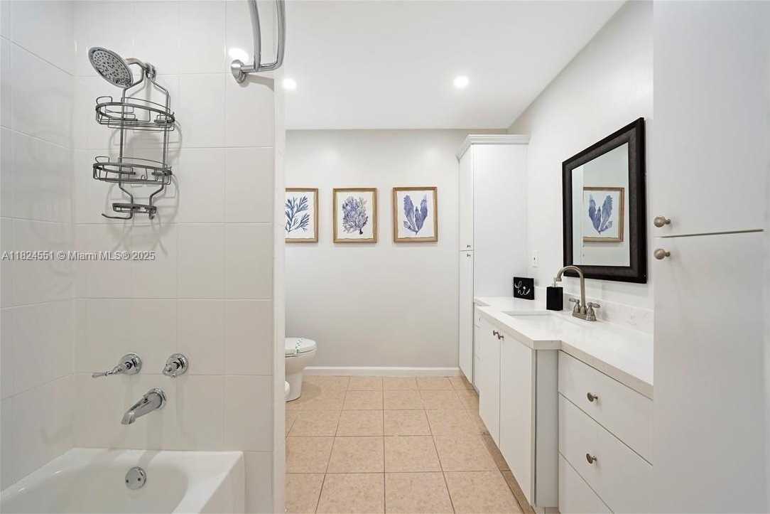 Small Image of 6863 SOUTH WEST 104TH CT, Miami Number 16