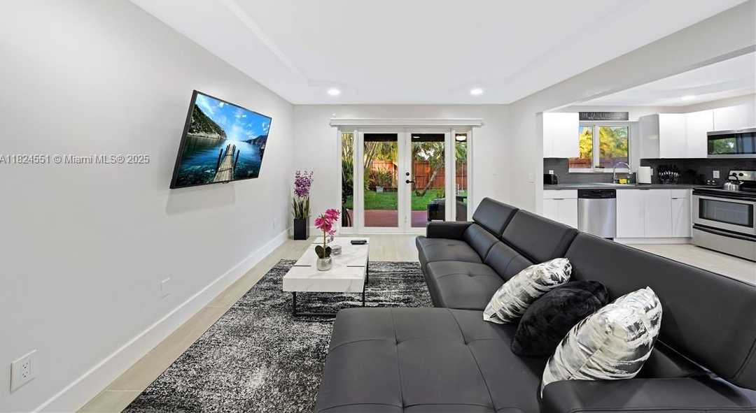 Small Image of 6863 SOUTH WEST 104TH CT, Miami Number 17
