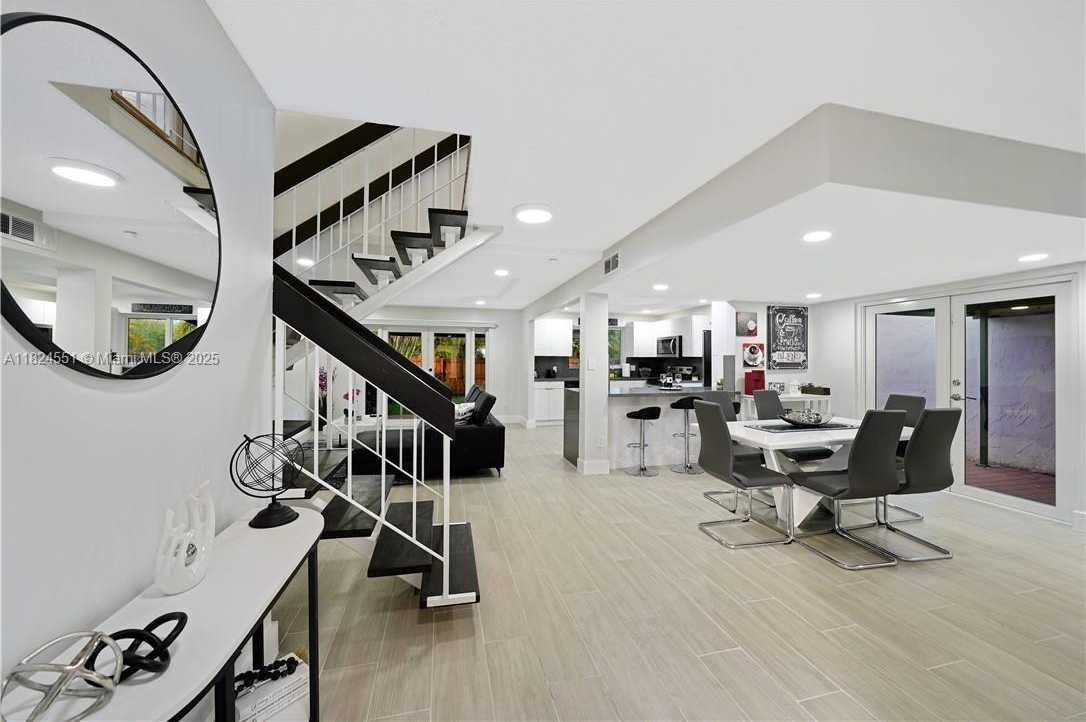 Small Image of 6863 SOUTH WEST 104TH CT, Miami Number 2