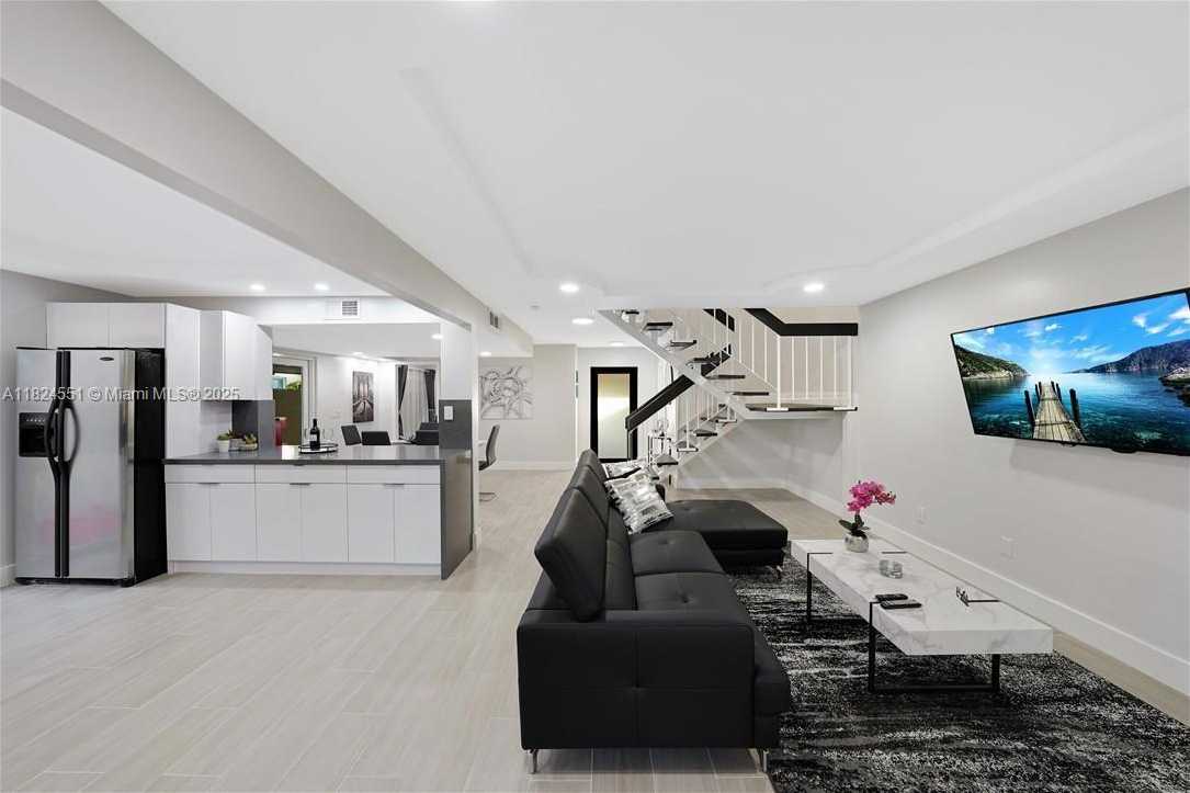 Small Image of 6863 SOUTH WEST 104TH CT, Miami Number 25