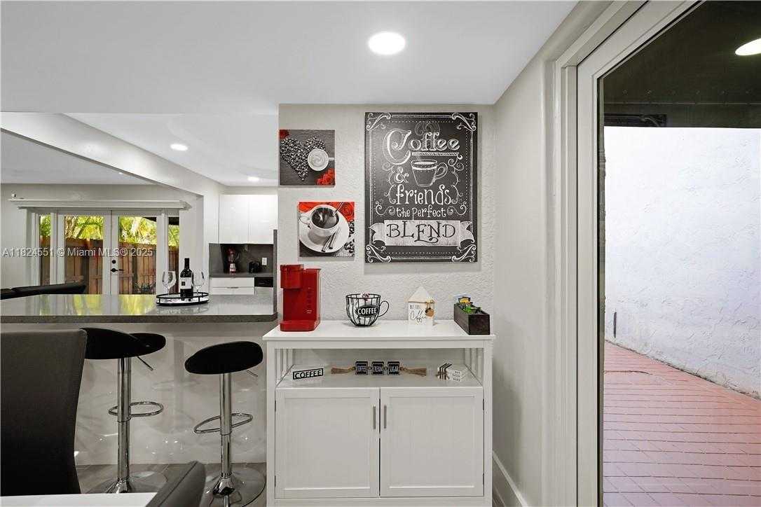 Small Image of 6863 SOUTH WEST 104TH CT, Miami Number 26