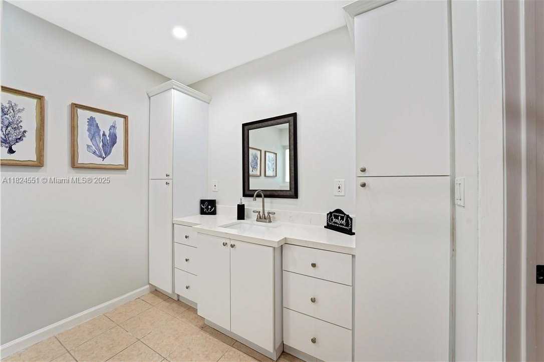 Small Image of 6863 SOUTH WEST 104TH CT, Miami Number 28
