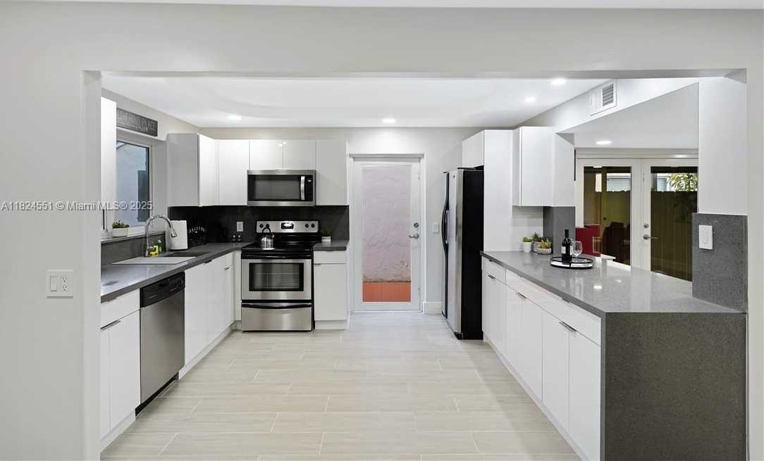 Small Image of 6863 SOUTH WEST 104TH CT, Miami Number 3