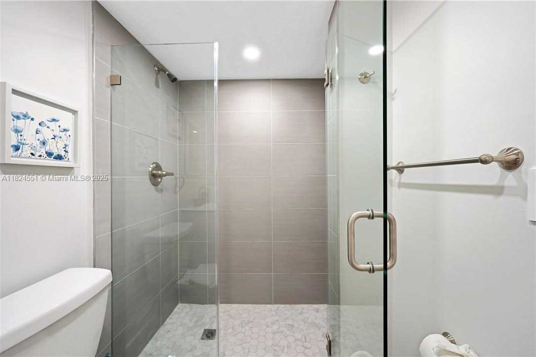 Small Image of 6863 SOUTH WEST 104TH CT, Miami Number 30
