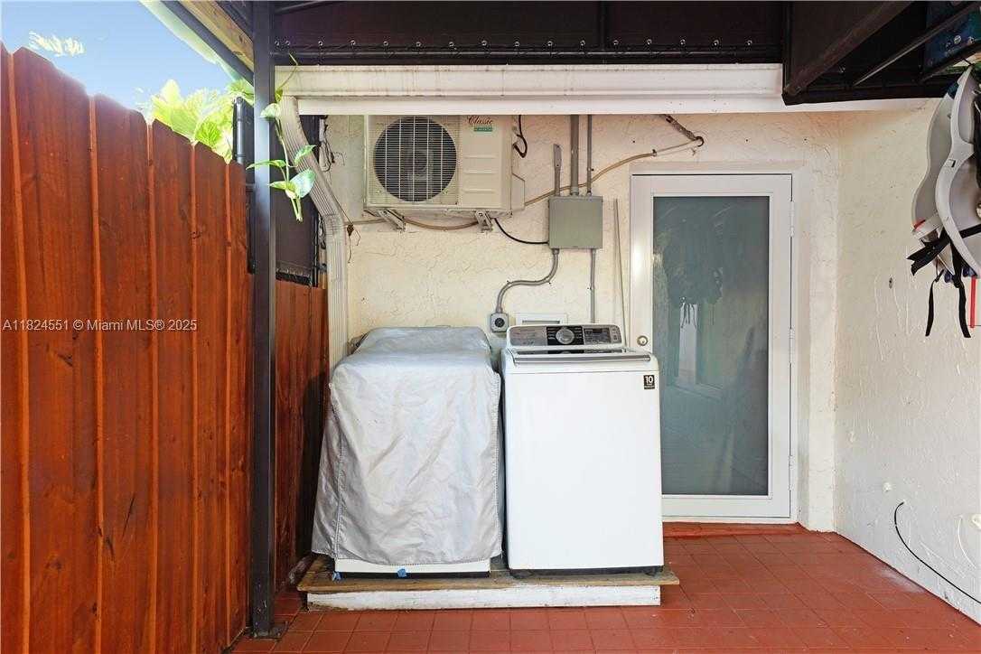 Small Image of 6863 SOUTH WEST 104TH CT, Miami Number 40