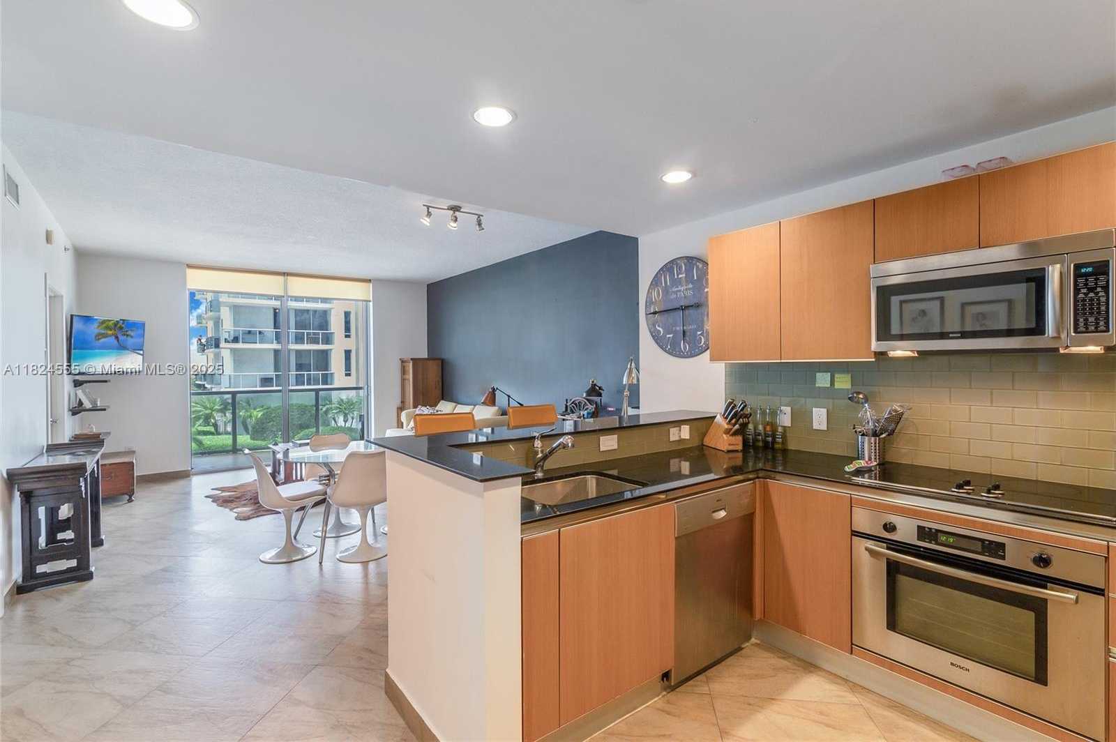 Small Image of 1060 BRICKELL AVE #1415, Miami Number 2