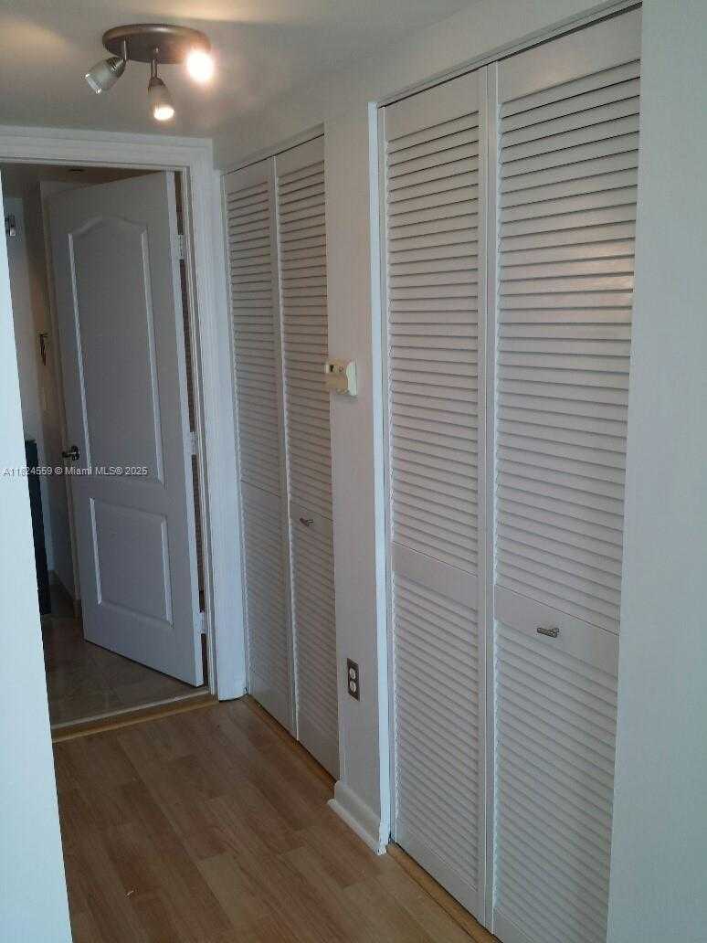 Small Image of 2101 BRICKELL AV #1905, Miami Number 12