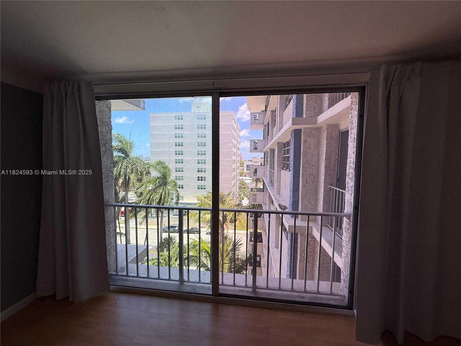 Small Image of 800 WEST AVE #714, Miami Beach Number 2