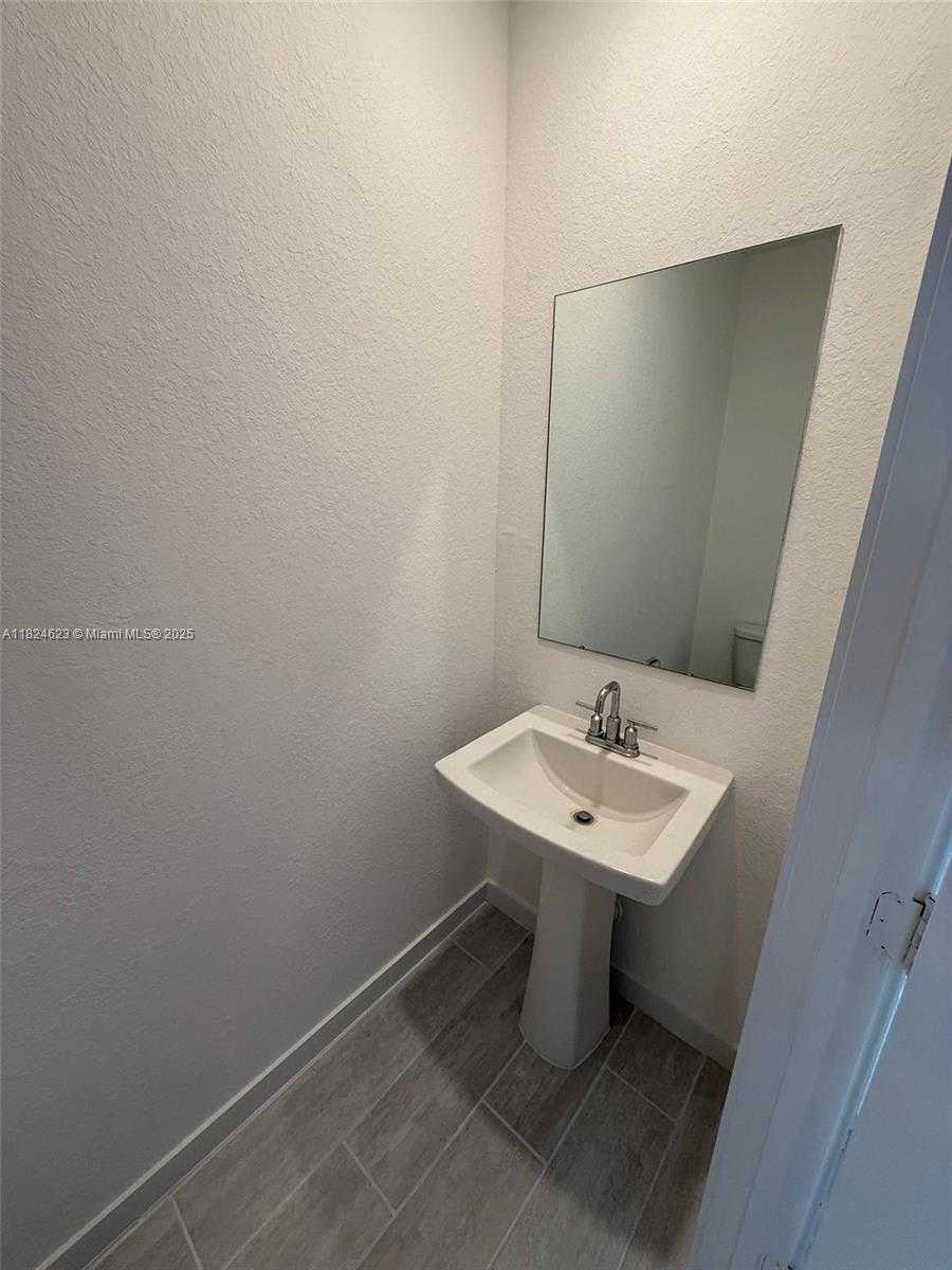 Small Image of 2317 SOUTH EAST 10TH ST #2317, Homestead Number 11