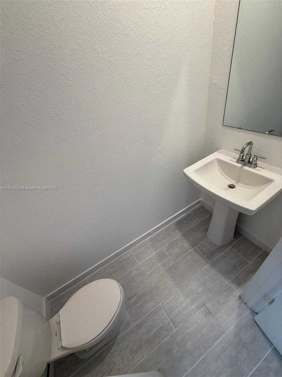 Small Image of 2317 SOUTH EAST 10TH ST #2317, Homestead Number 19