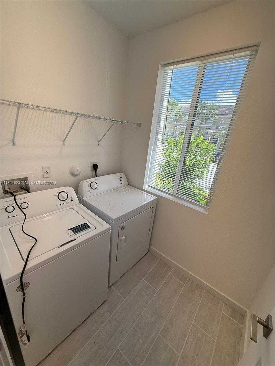 Small Image of 2317 SOUTH EAST 10TH ST #2317, Homestead Number 7