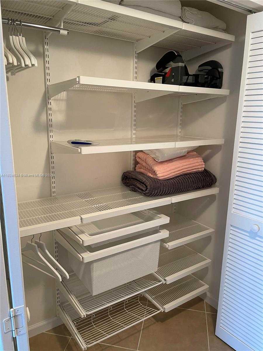 Small Image of 19501 WEST COUNTRY CLUB DR #2412, Aventura Number 22