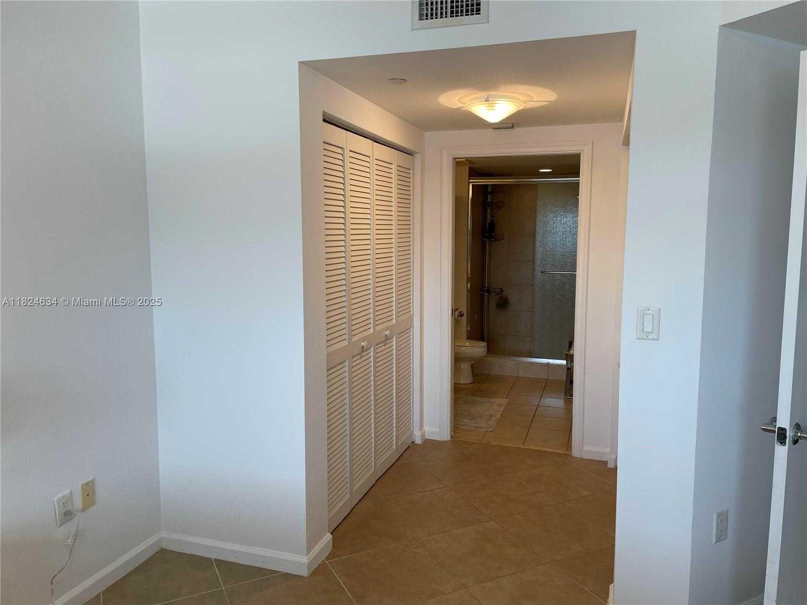 Small Image of 19501 WEST COUNTRY CLUB DR #2412, Aventura Number 26