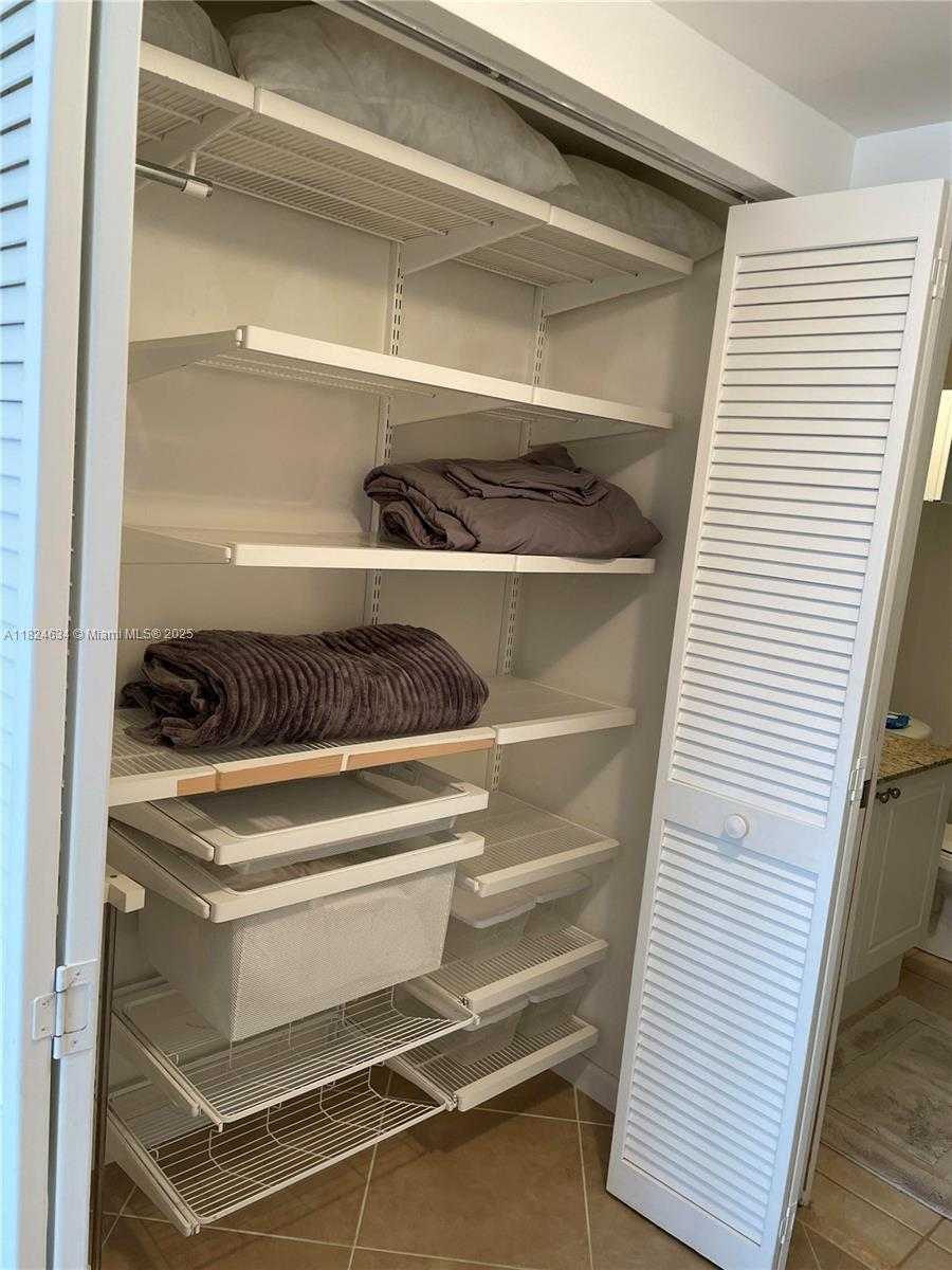 Small Image of 19501 WEST COUNTRY CLUB DR #2412, Aventura Number 27