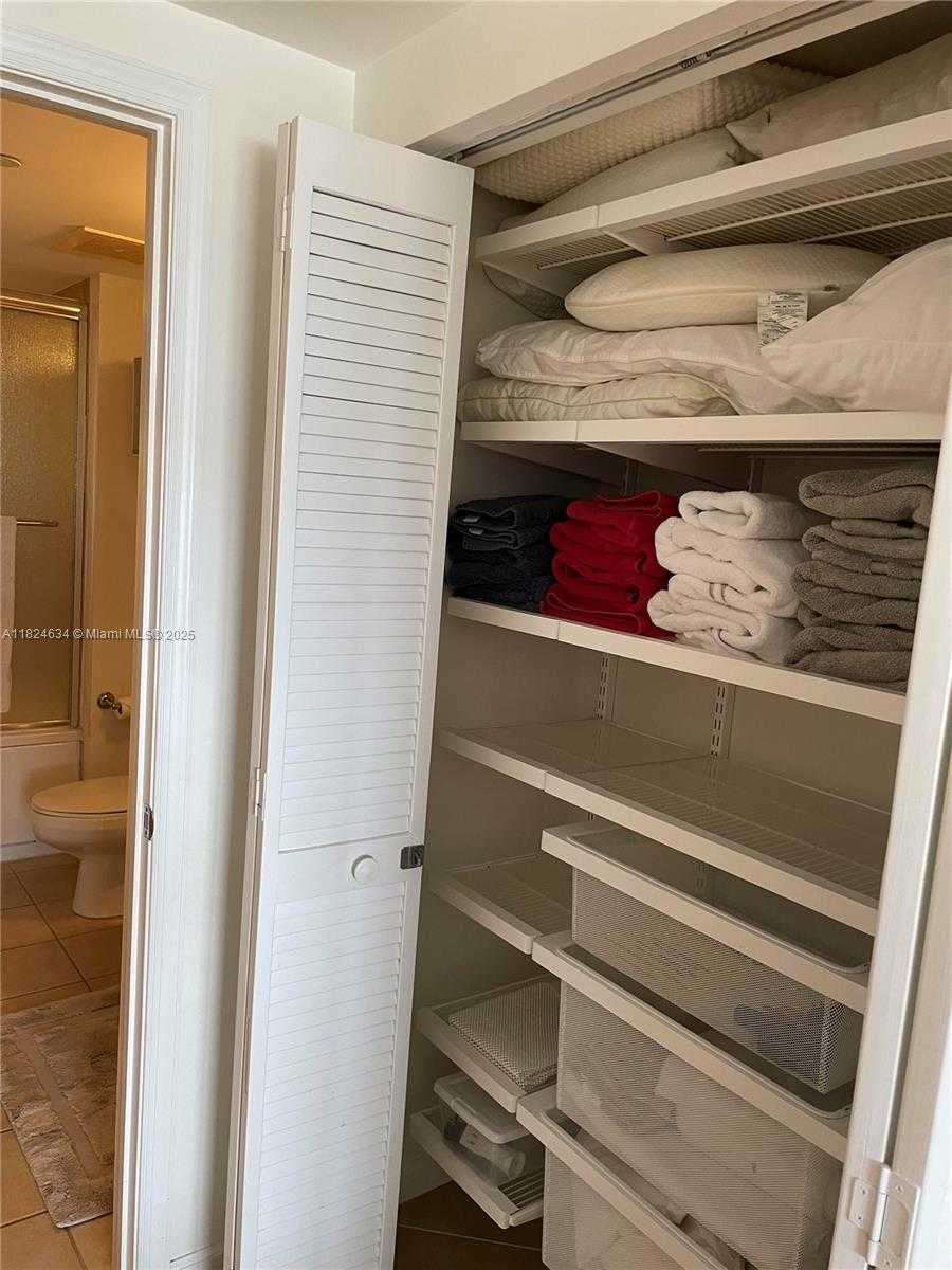 Small Image of 19501 WEST COUNTRY CLUB DR #2412, Aventura Number 28