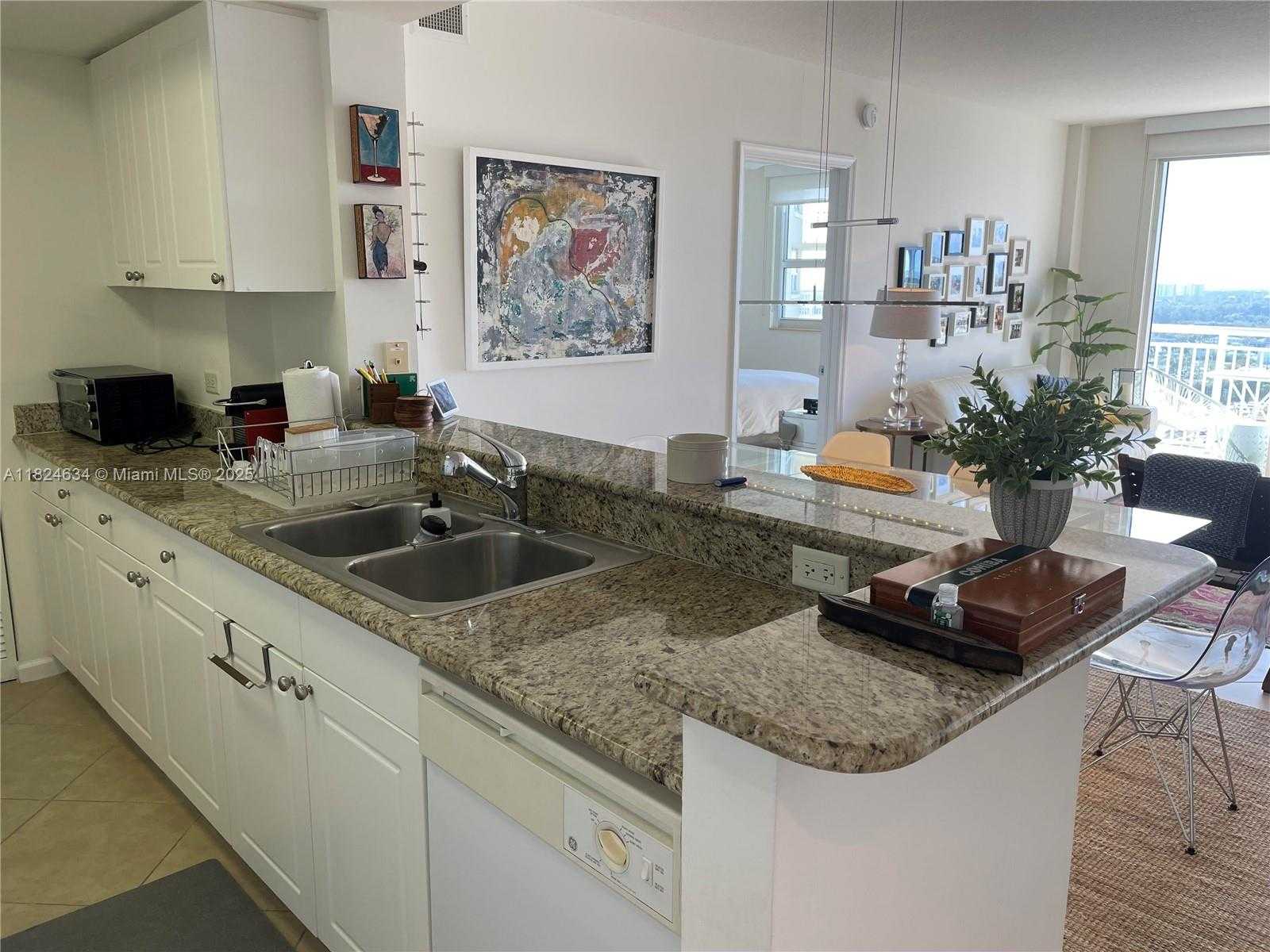Small Image of 19501 WEST COUNTRY CLUB DR #2412, Aventura Number 4