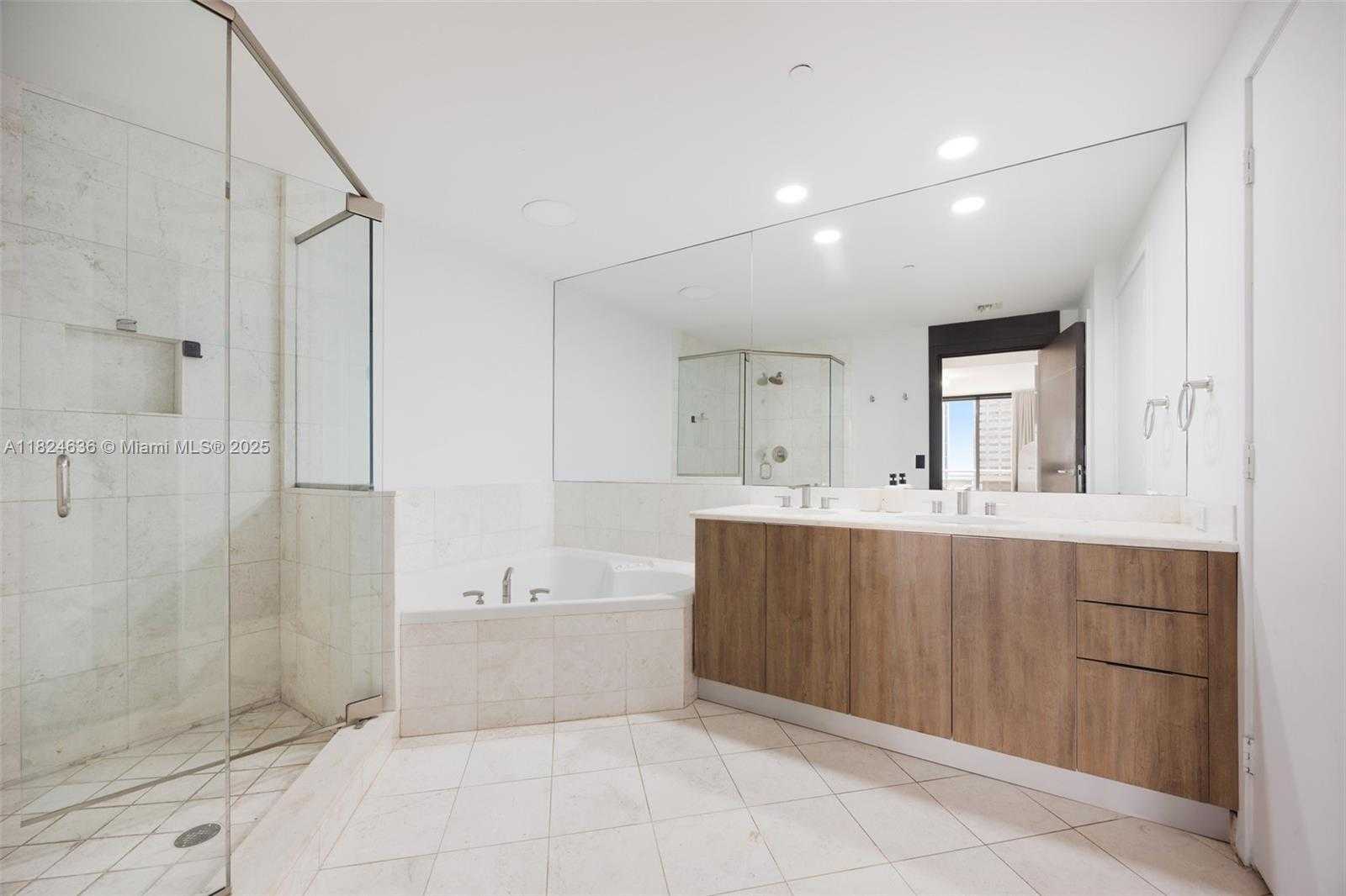 Small Image of 901 BRICKELL KEY BLVD #2506, Miami Number 13
