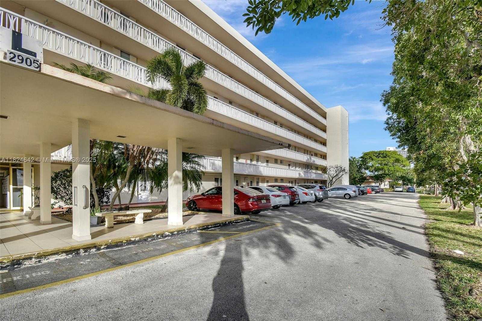 Small Image of 2905 POINT EAST DR #L506, Aventura Number 5
