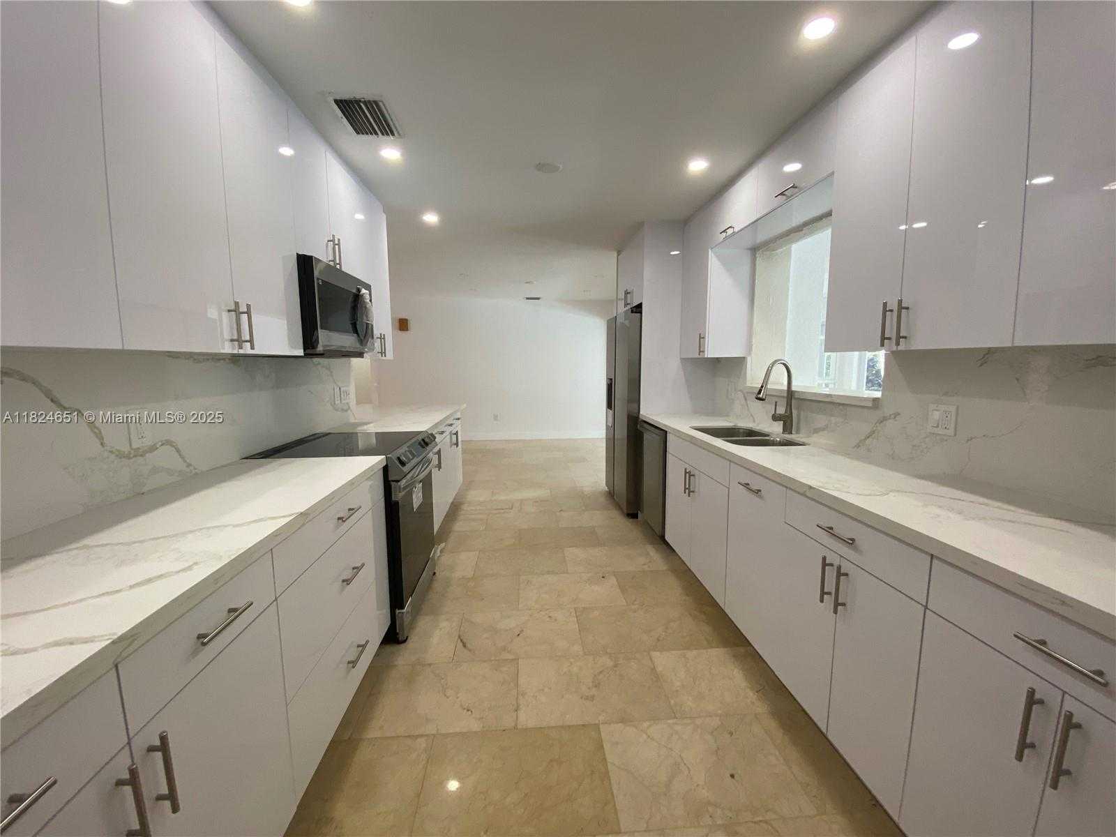 Small Image of 19330 NORTH EAST 18TH PL, Miami Number 10